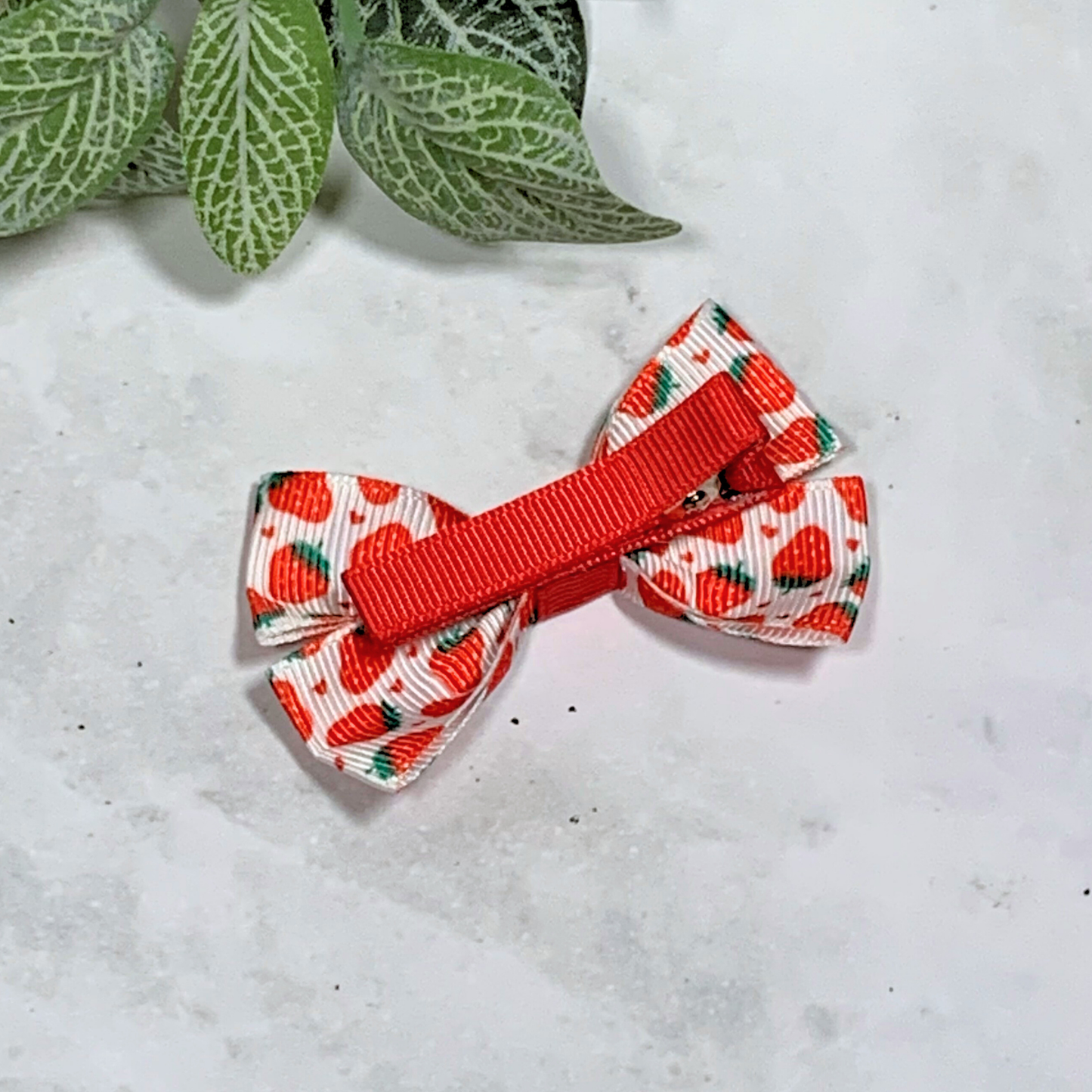White Strawberry Small Bow Hair Clip