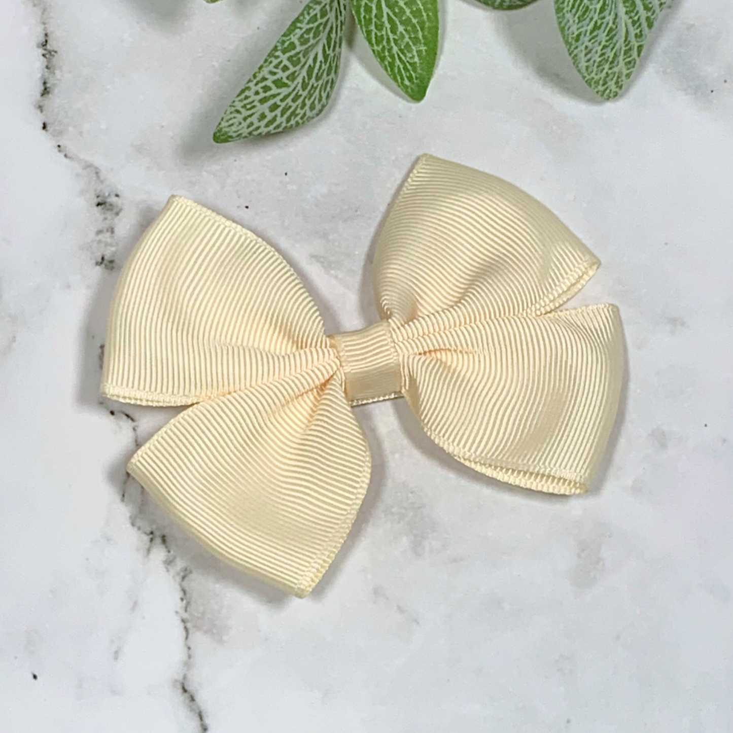 Cream Medium Bow Hair Clip