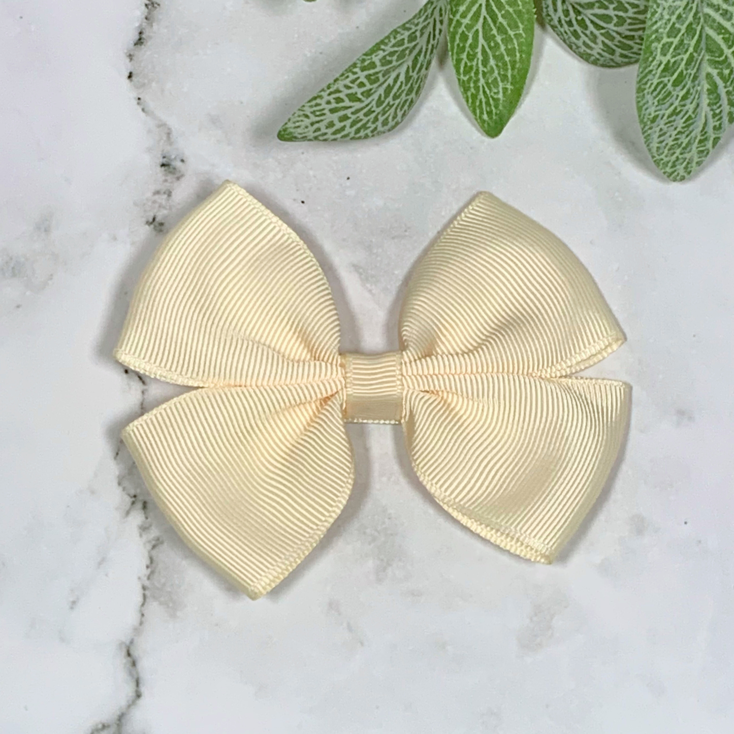 Cream Medium Bow Hair Clip