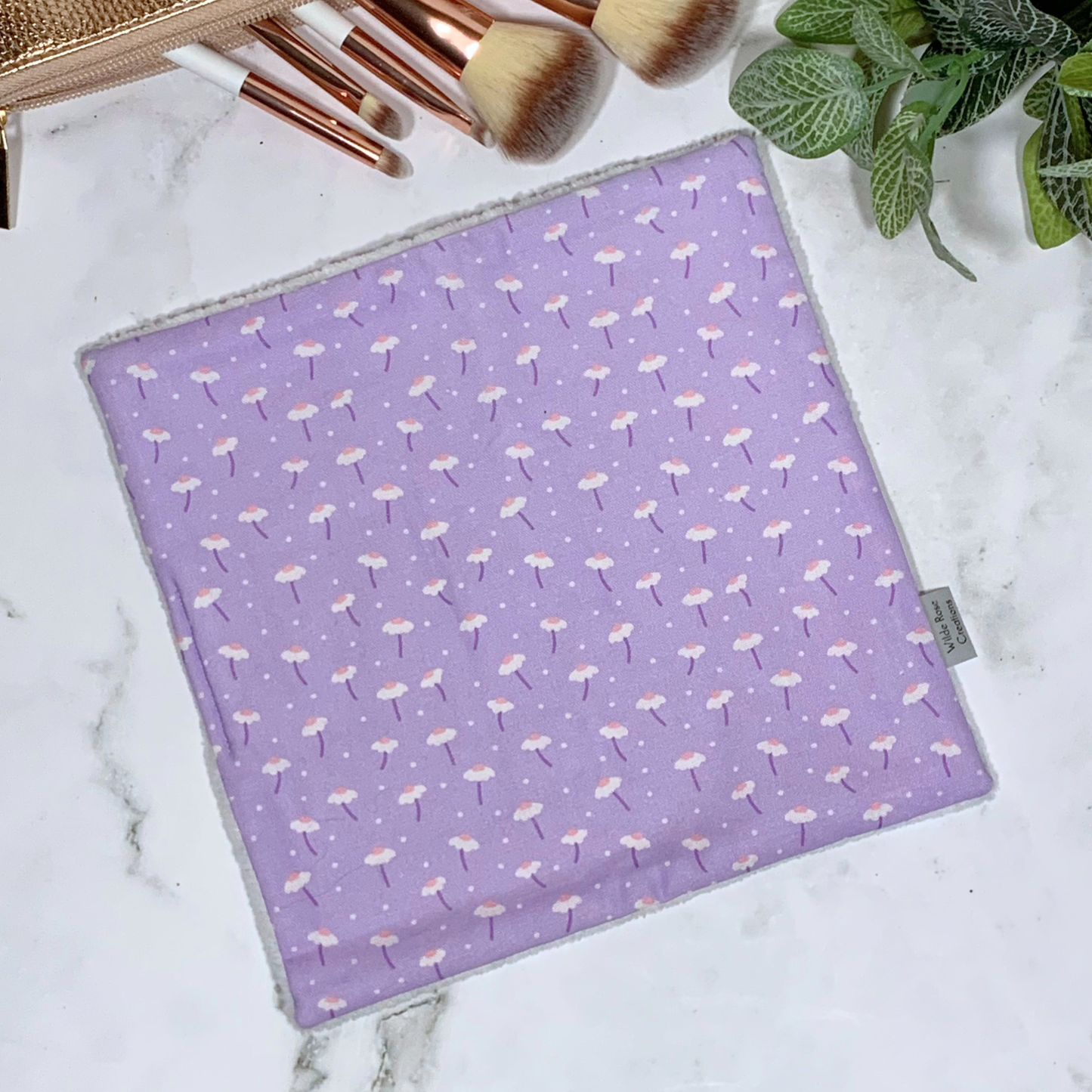 Lilac Daisy Face Washer