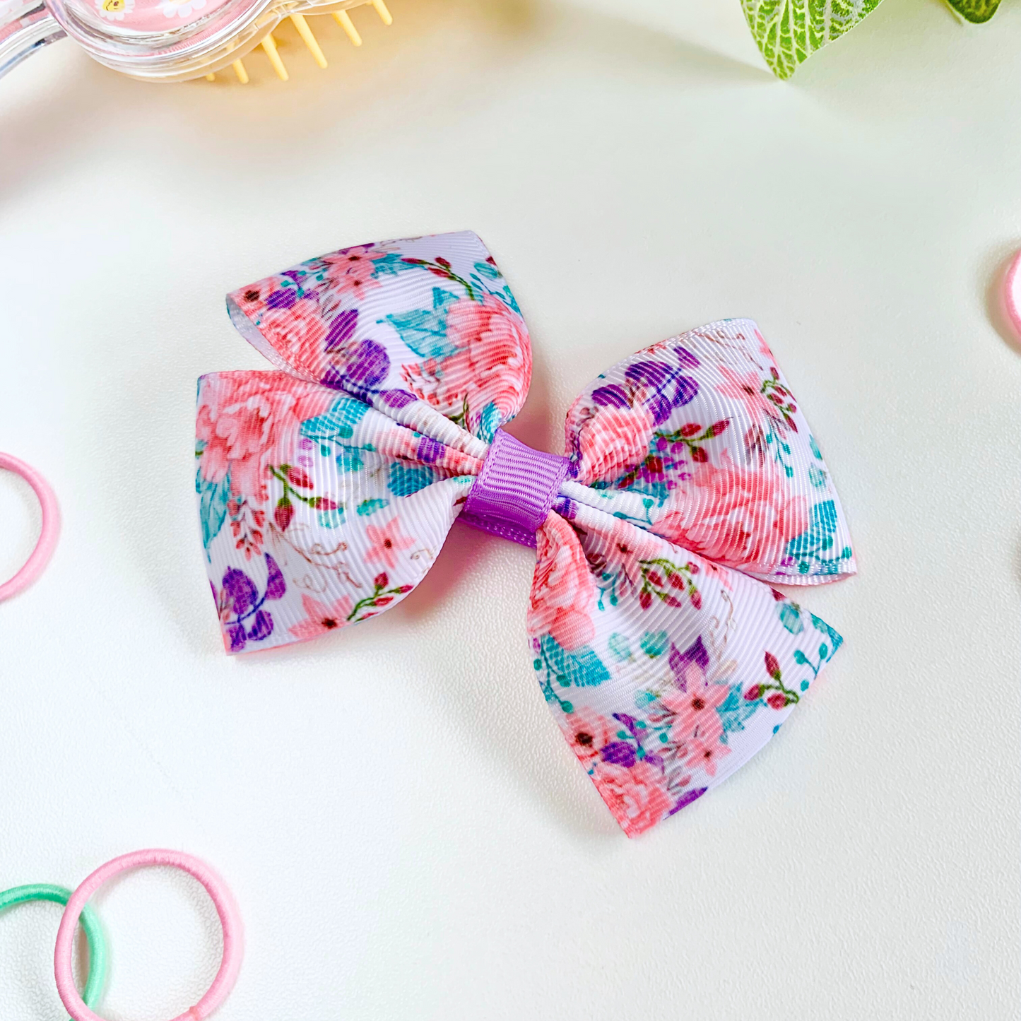 White Floral Medium Double Bow Hair Clip