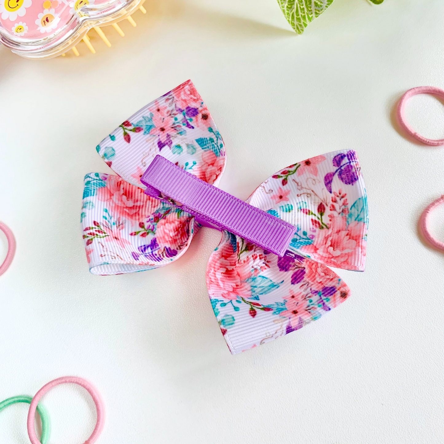 White Floral Medium Double Bow Hair Clip