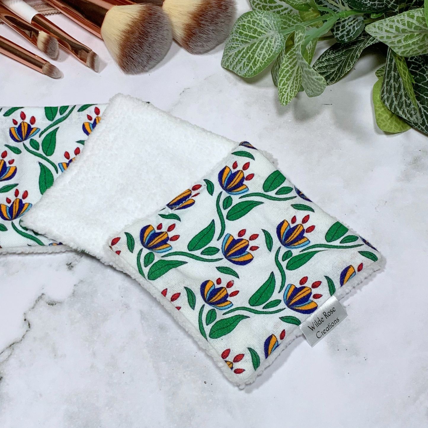 White Retro Print Makeup Wipes 3pk